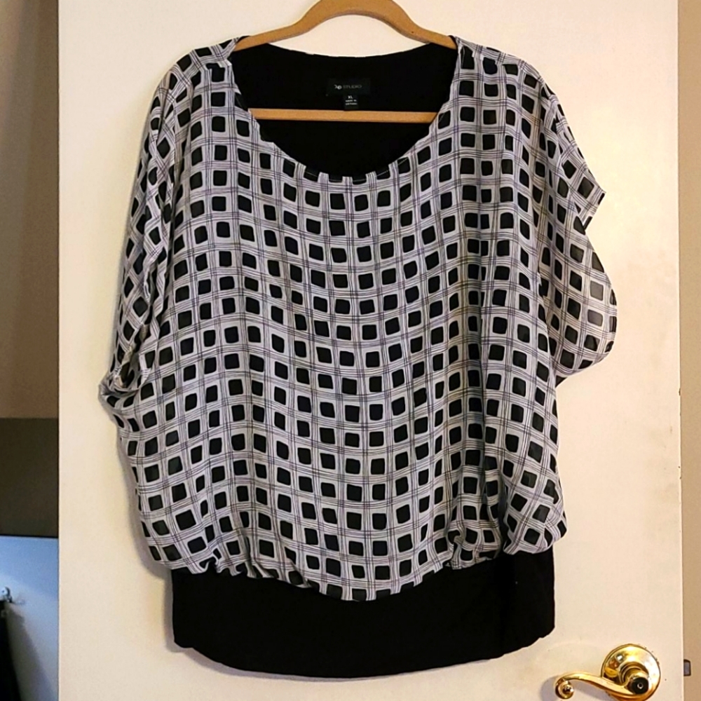 AB Studio Size XL Black/White Lined  Blouse